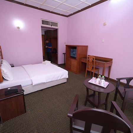 Kesedar Hotel Travel & Tours Sdn Bhd グア・ムサン エクステリア 写真