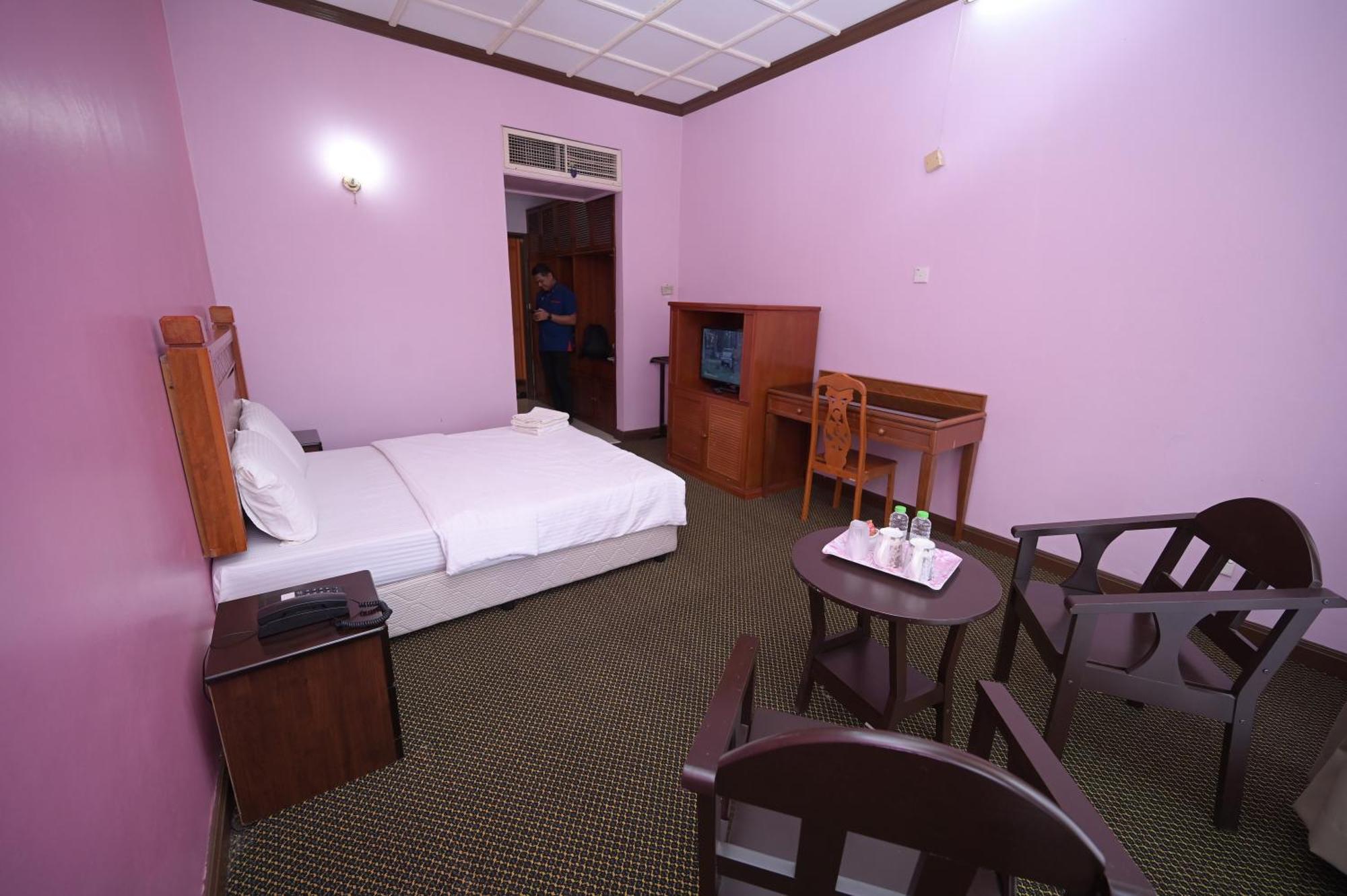 Kesedar Hotel Travel & Tours Sdn Bhd グア・ムサン エクステリア 写真