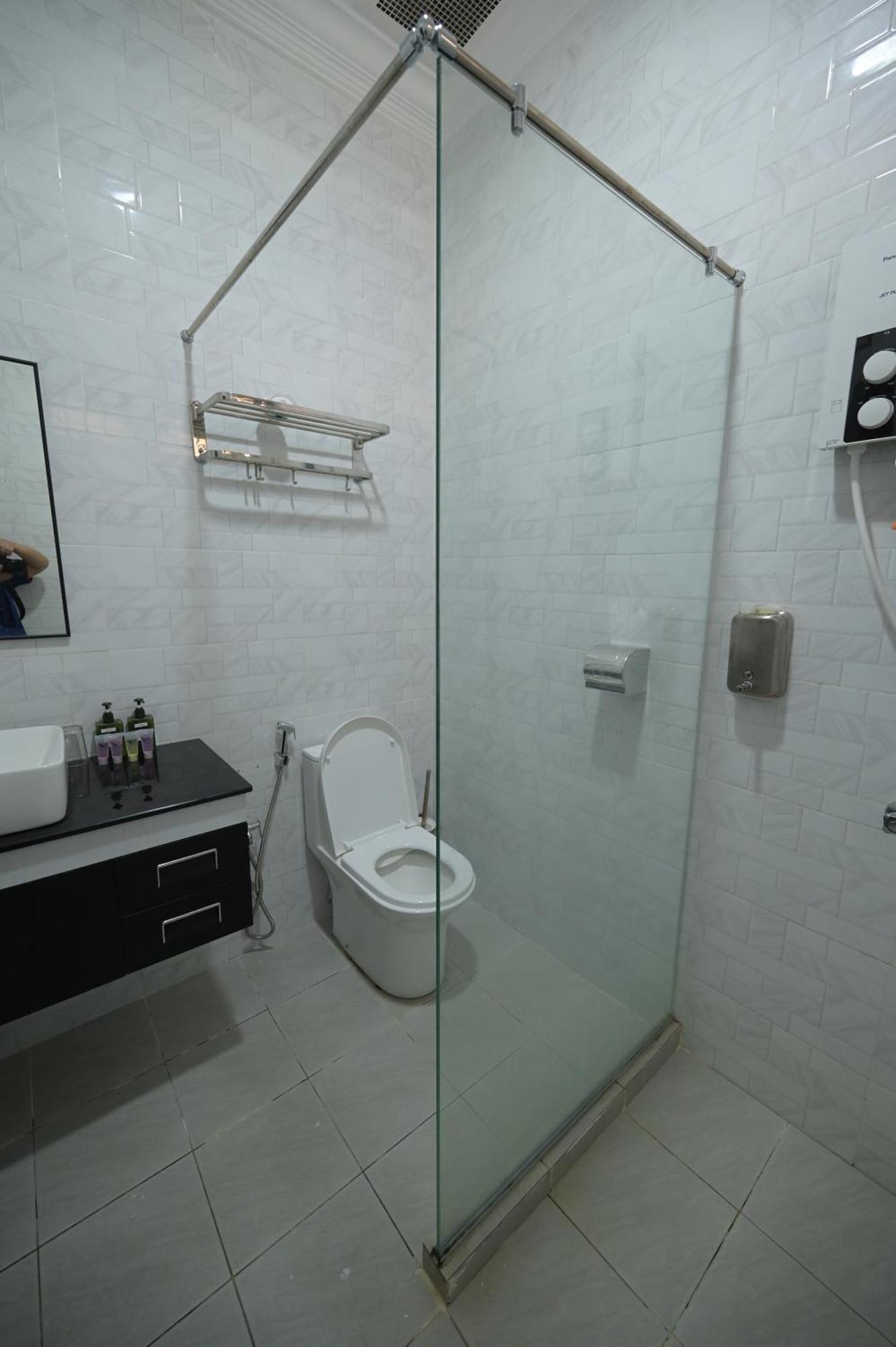 Kesedar Hotel Travel & Tours Sdn Bhd グア・ムサン エクステリア 写真